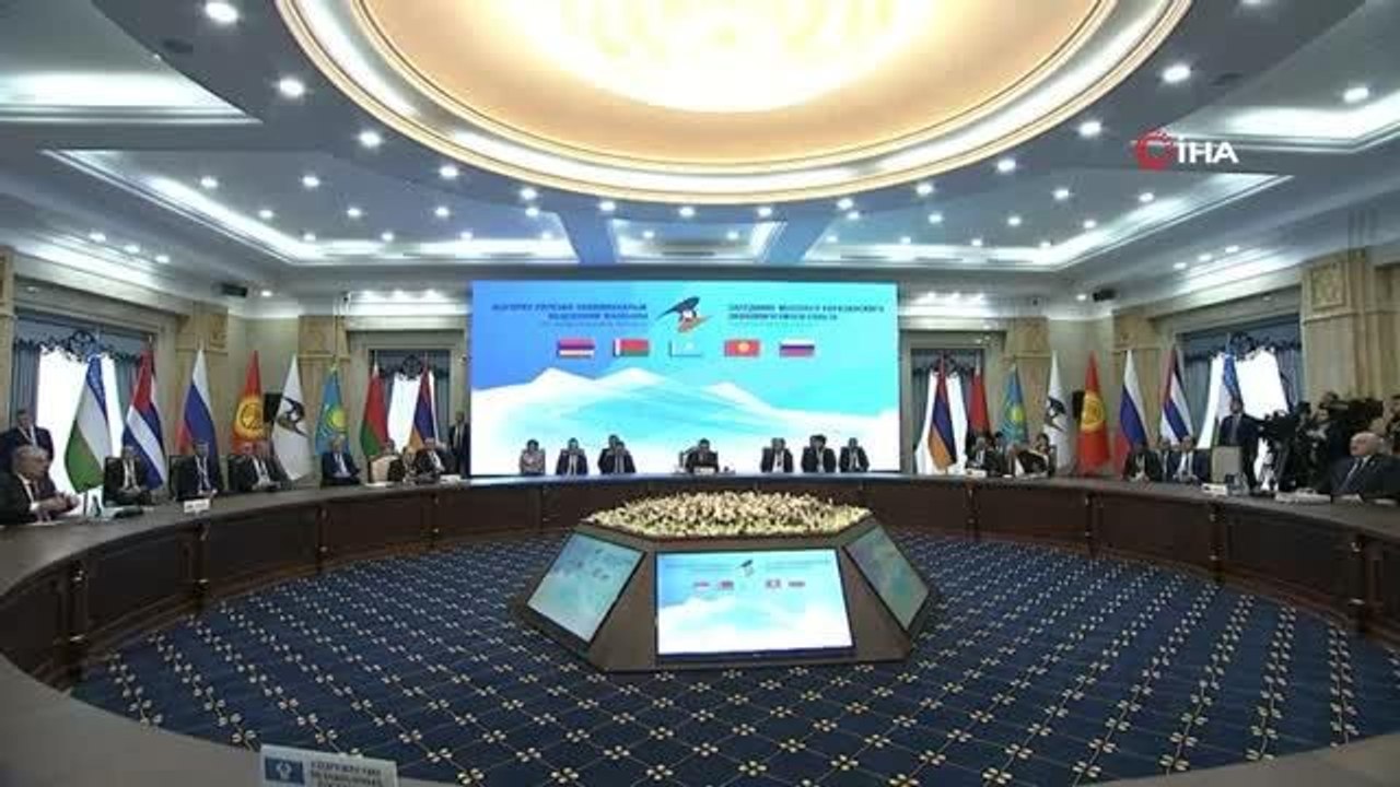 Putin: "AEB ülkeleri arasında karşılıklı ödemelerde milli para birimine geçme süreci hızlandı"Yüksek Avrasya Ekonomik Konseyi toplantısı sona erdi