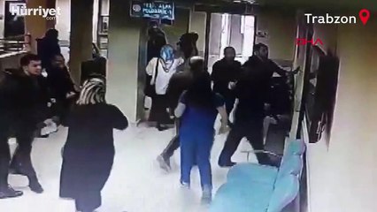 Acil serviste doktora darp güvenlik kamerasında