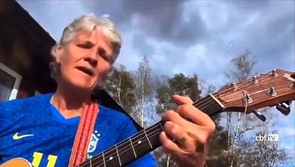 "Eu não falo português, é muito difícil", afirma Pia