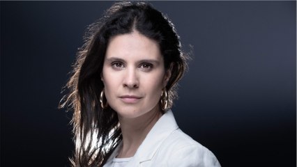 GALA VIDEO - Apolline de Malherbe tête en l’air ? Elle interrompt un direct… pour récupérer ses baskets (1)