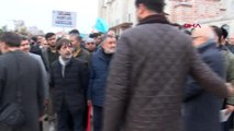 İSTANBUL-GENÇ İHH FATİH CAMİİ ÖNÜNDE ÇİN'İ PROTESTO ETTİ