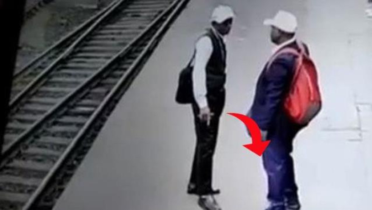 Arkadaşıyla duran adam aniden yere yığıldı! Detaylı izleyen herkes ne olduğunu anlıyor