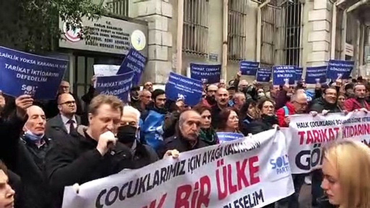 SOL Parti’den Aile ve Sosyal Hizmetler İl Müdürlüğü önünde protesto: Tarikat, cemaat hepsi kapatılsın