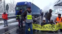 Traforo del Monte Bianco bloccato dagli attivisti di Ultima Generazione