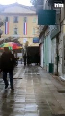 Des collages féministes bâchés par des policiers lors de la venue de Gérald Darmanin à Nice