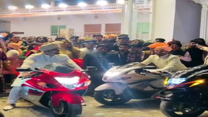 यह स्टंट राइडर की टोली नहीं, दूल्हे की बारात है; डांस की जगह बारातियों ने किया स्टंट शो