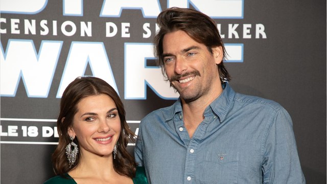 GALA VIDEO – Camille Lacourt “heureux” : ces tendres clichés avec sa chérie Alice Detollenaere dévoilés