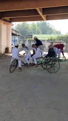 रिक्शे पर चढ़ कर ऐसे बच्चे कर रहे थे शैतानी ,वीडियो बनाते देखा तो सब हुए गायब,देखे वीडियो