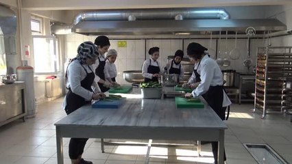 21 bin 960 öğrenciye ücretsiz yemek ve yiyecek hizmeti sunuluyor