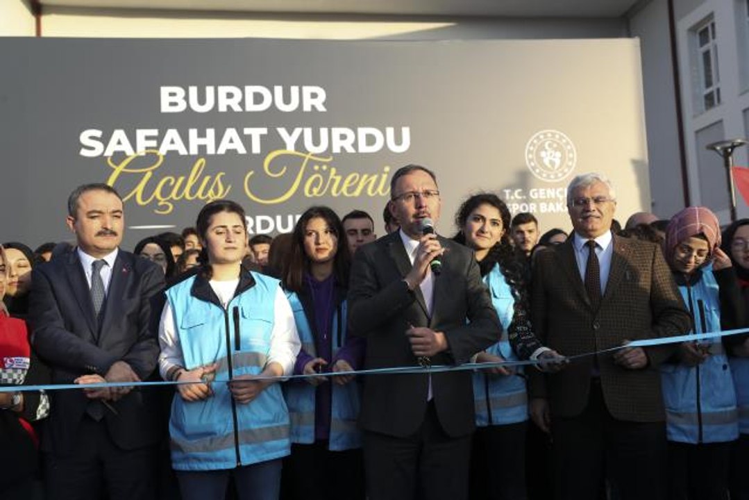 Bakan Kasapoğlu, Burdur'da 1900 kişilik öğrenci yurdunun açılışını yaptı