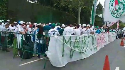 Torcedores reclamam de Felipe Melo no Palmeiras