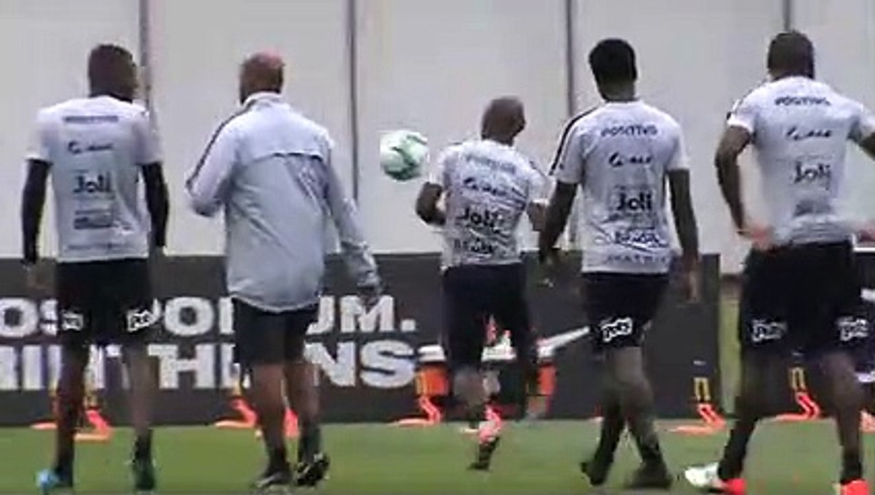 Veja imagens do treino do Corinthians desta sex...