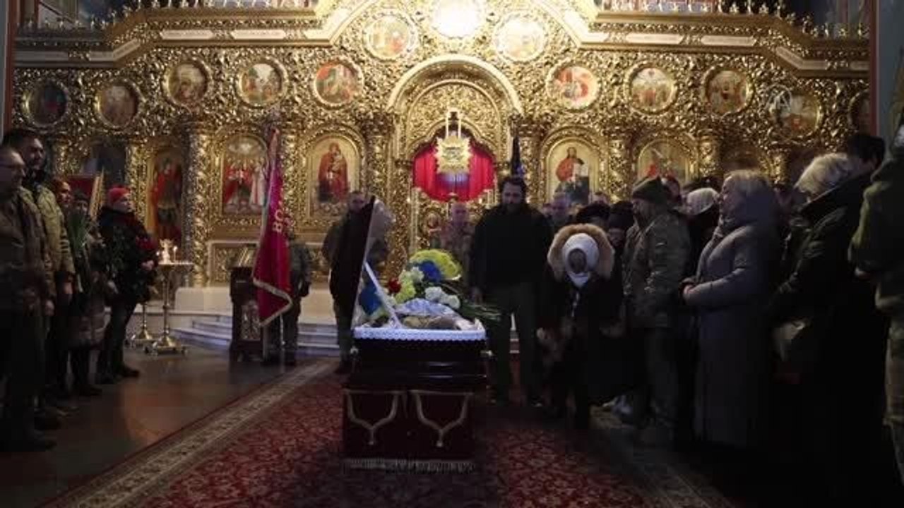 Cephede hayatını kaybeden Ukraynalı asker için cenaze töreni düzenlendi