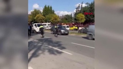 MOTOKURYE, BELGE İSTEYEN 3 POLİS İLE BİR VATANDAŞI DARBETTİ