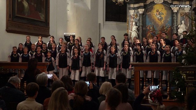 Medio centenar de jóvenes sobreviven mentalmente a la guerra de Ucrania gracias al coro