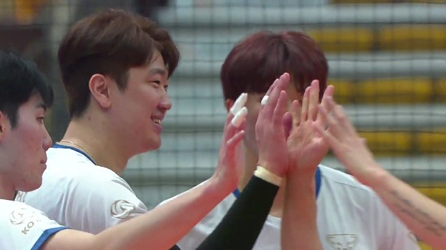 '나경복 31점' 우리카드, KB손해보험 3대1로 꺾고 3연승 / YTN