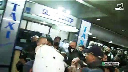 Quebra pau no desembarque do Corinthians