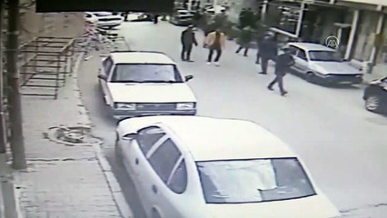 Muş'ta iki aile arasındaki arazi kavgasında taş ve sopalar konuştu! Ölü ve yaralılar var