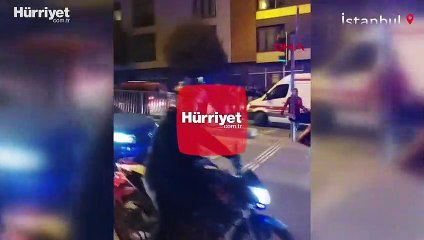 Aracın çarptığı direk yayanın üstüne devrildi