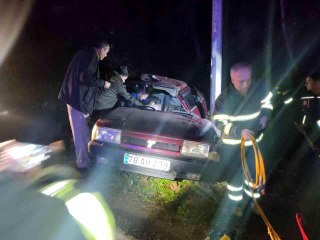 Karabük'te direğe çarpan otomobil sürücüsü hayatını kaybetti