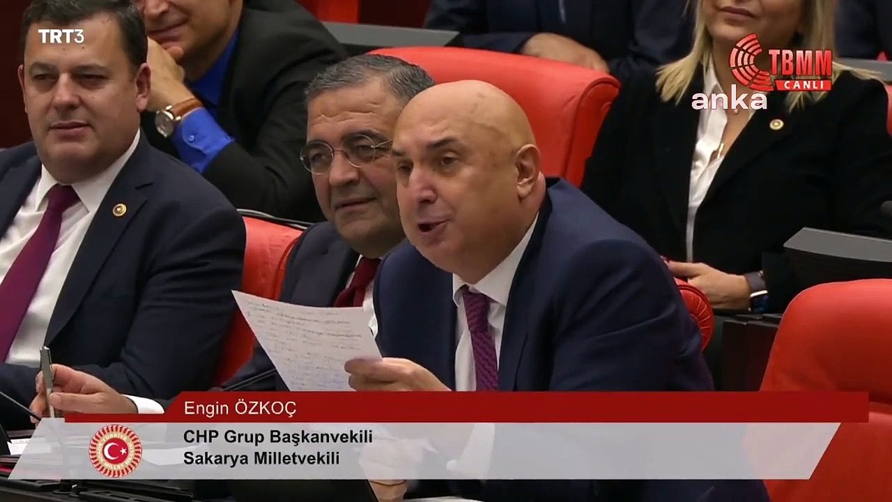 CHP'li Özkoç: Sen tarihe, cumhurbaşkanından talimat alıp yangın söndüren bir bakan olarak geçtin