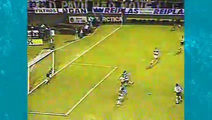 Pacaembu tem placa de Chico Lang a autor de golaço pelo Corinthians