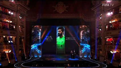 Onde está Alisson Goleiro demorou para subir ao palco e arrancou risos da plateia