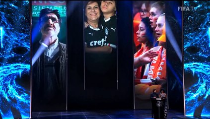Silvia Grecco, mãe do palmeirense Nickollas, conquistou o prêmio Fifa Fan Award