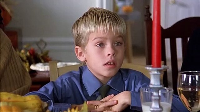 J'ai vu maman embrasser le Père Noël Bande-annonce (EN)