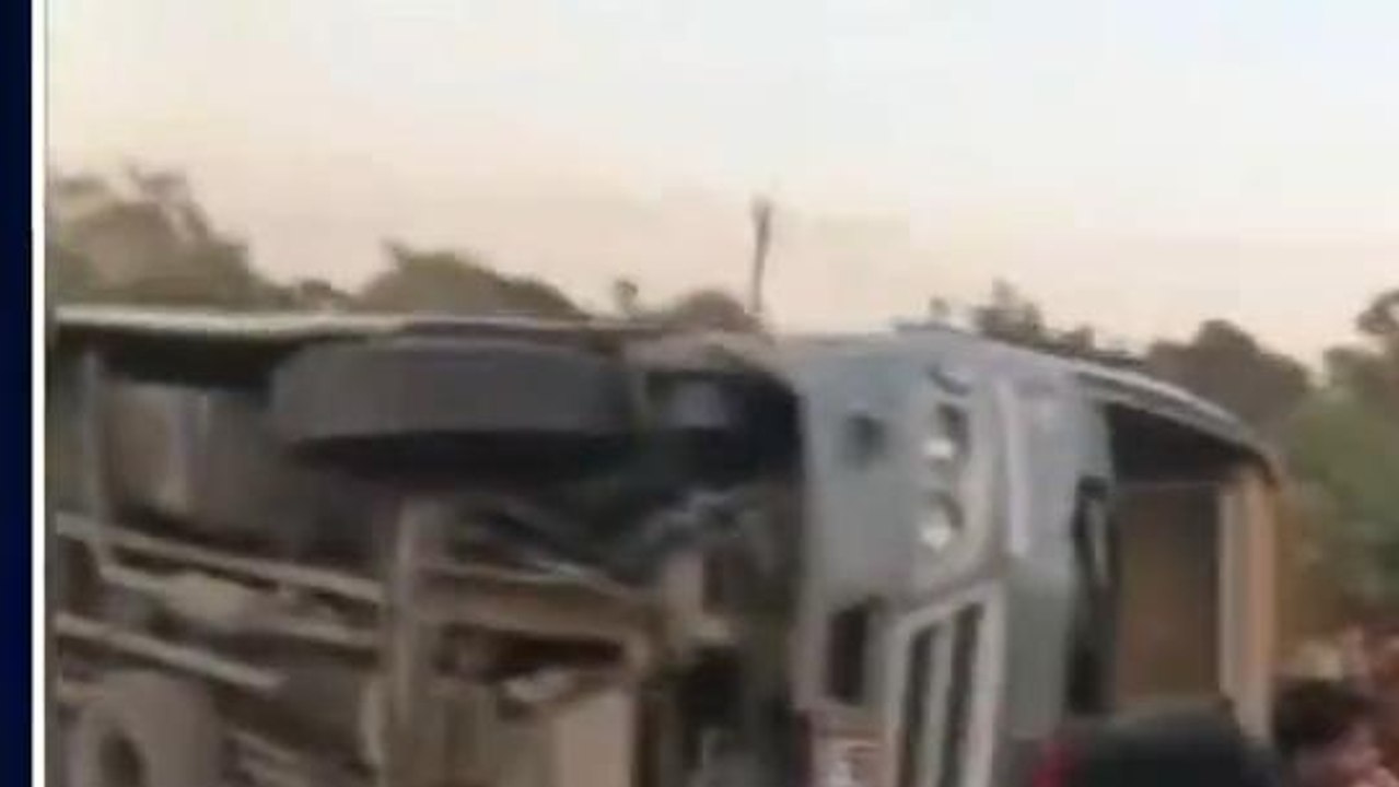 पीलीभीत:एसएसबी जवानों से भरी बस अनियंत्रित होकर...