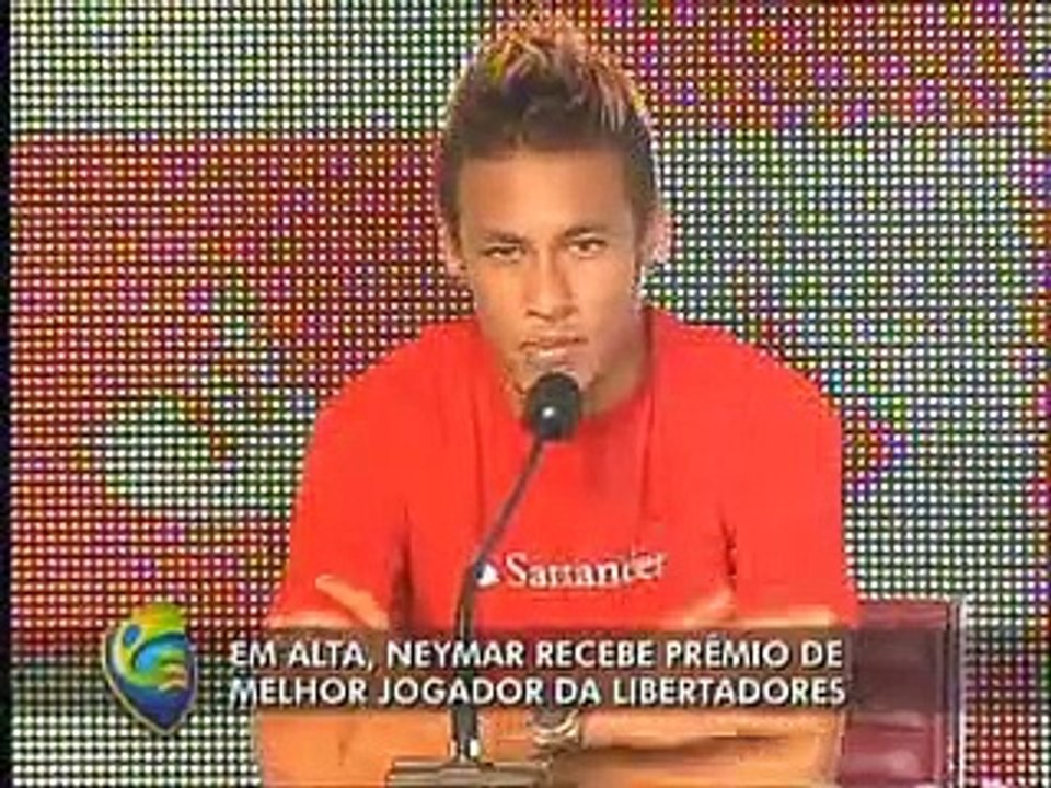 Neymar recebe prêmio de melhor jogador da Libertadores