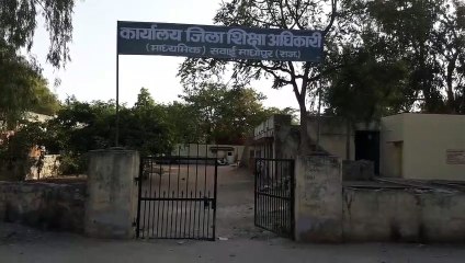 मौज-मस्ती छोड़कर अद्र्धवार्षिक परीक्षा की तैयारियों में जुटे परीक्षार्थी