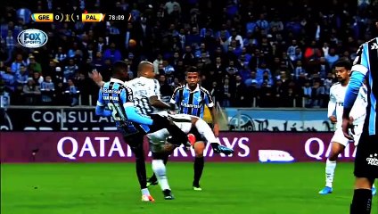 Felipão absolve Felipe Melo por cartão vermelho diante do Grêmio