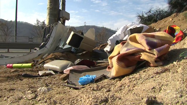 10대 운전 차량, 전신주와 충돌...2명 사망·2명 중상 / YTN