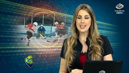Torcida realiza chuva de ursinhos em jogo de Hockey