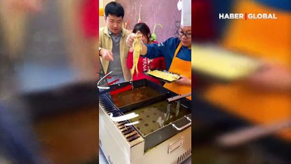 Sosyal medyada gündem oldu... ‘Kızartılmış kurbağa’ yediler