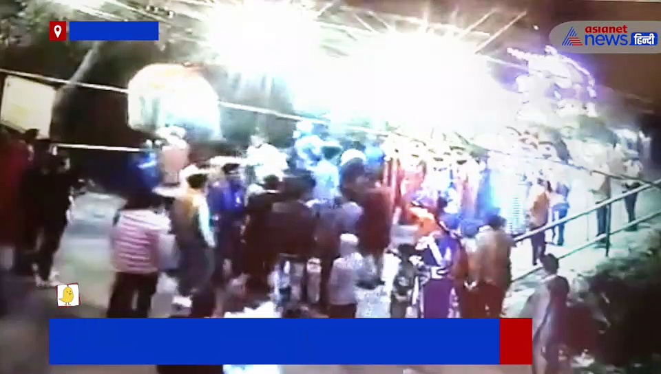 अलीगढ़: दूल्हे समेत नाले में गिरी बग्गी, घोड़े की मौत, सीसीटीवी वीडियो हुआ वायरल 