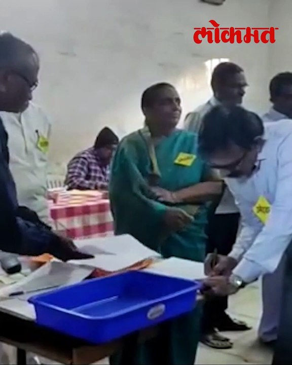 दिग्गज नेतेमंडळींनी बजावला मतदानाचा हक्क