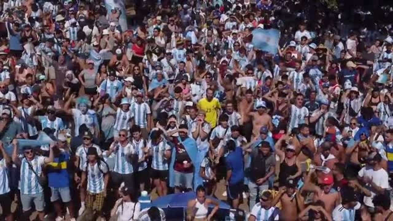 Euforia en Argentina tras la victoria de infarto ante Holanda en los cuartos de final del Mundial de Catar