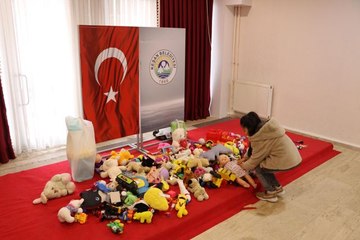 Kullanmadığı oyuncağını getirenler Suşa ile Kiki oyununu ücretsiz izledi