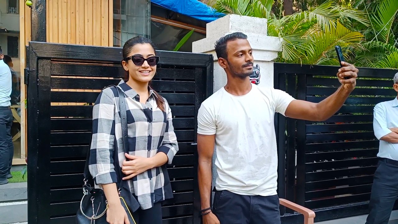 Rashmika Mandanna Clicks Selfies With Fans Outside Restaurant