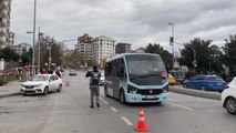 Kadıköy'de sivil trafik ekipleri yolcu minibüslerini denetledi