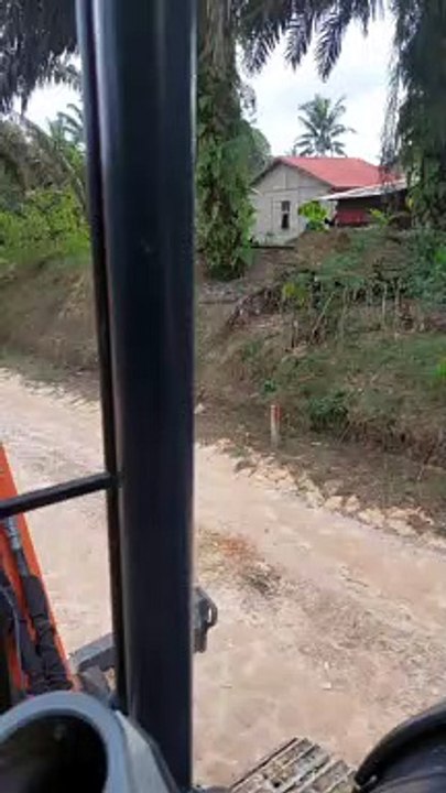 Jalankan excavator