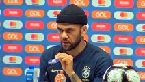 Daniel Alves fala em  expectativa de levanta a taça