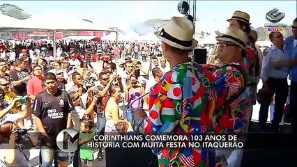 Corintianos celebram aniversário no Itaquerão