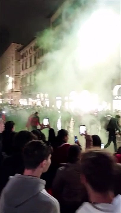 Firenze, i tifosi in festa per la vittoria del Marocco