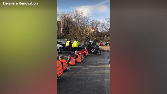 Angry motorists honk horns as climate activists block busy Paris ring road