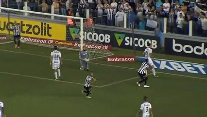 Alerrandro diminui o placar para o Atlético-MG diante do Santos