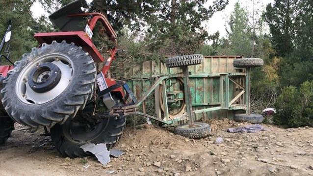 Adana'da tarım işçilerini taşıyan çift römorklu traktör devrildi: 1 ölü, 46 yaralı