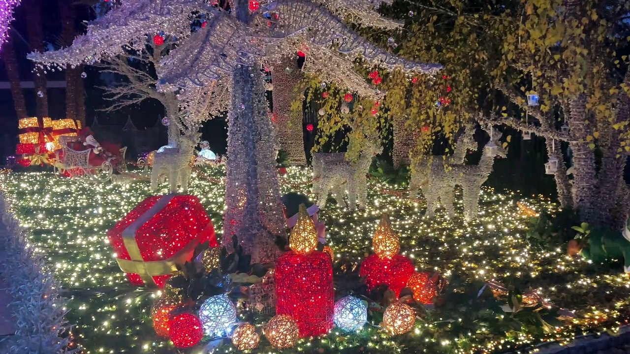 Melegnano, la casa di Babbo Natale accende la magia delle feste